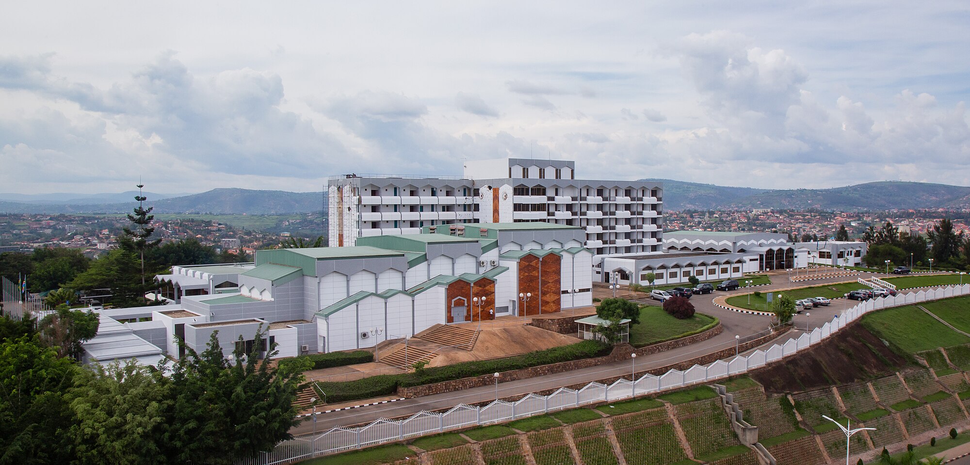 Vue aérienne du bâtiment du Parlement du Rwanda à Kimihurura, Kigali.